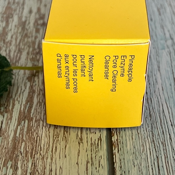 Josie Maran Pineapple Pore Cleanser - Picture 5 of 8